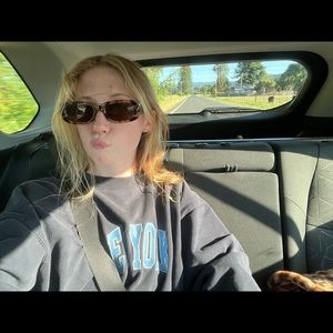 Meet your Posher, Mia